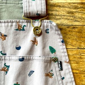 Lighten up, it’s a Bigfoot camp 🏕 pantsuit 👖